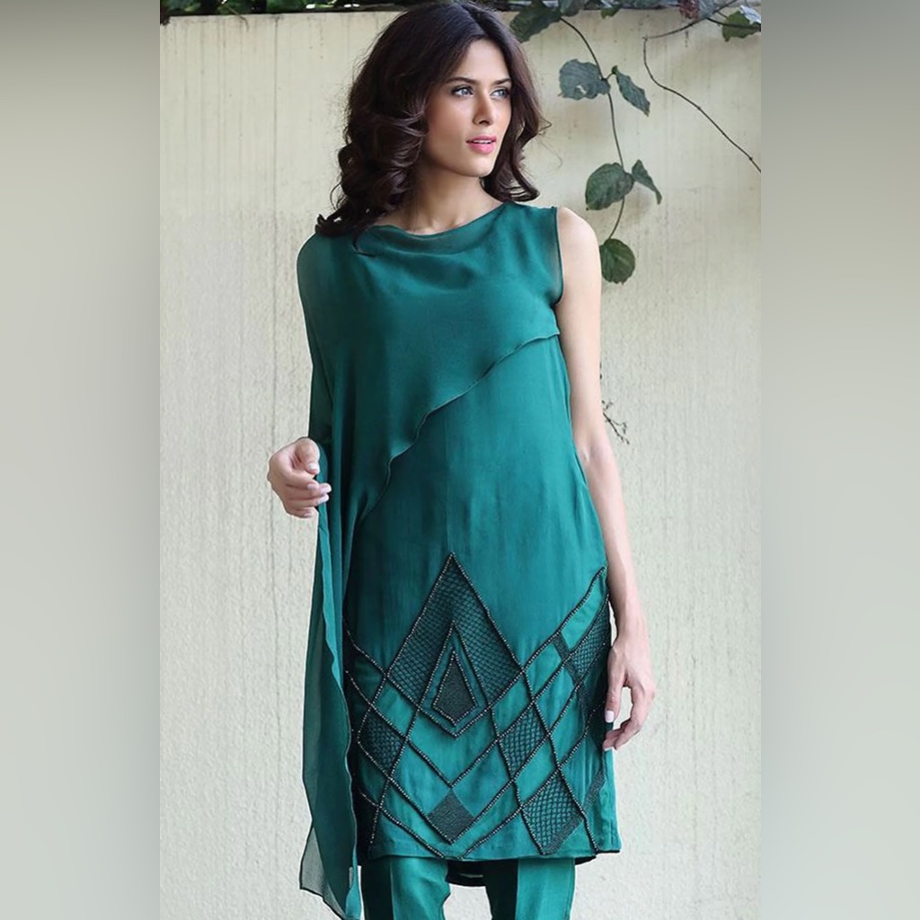 Elegant Emerald Green 2pcs Outfit With Sleeves Attached !
